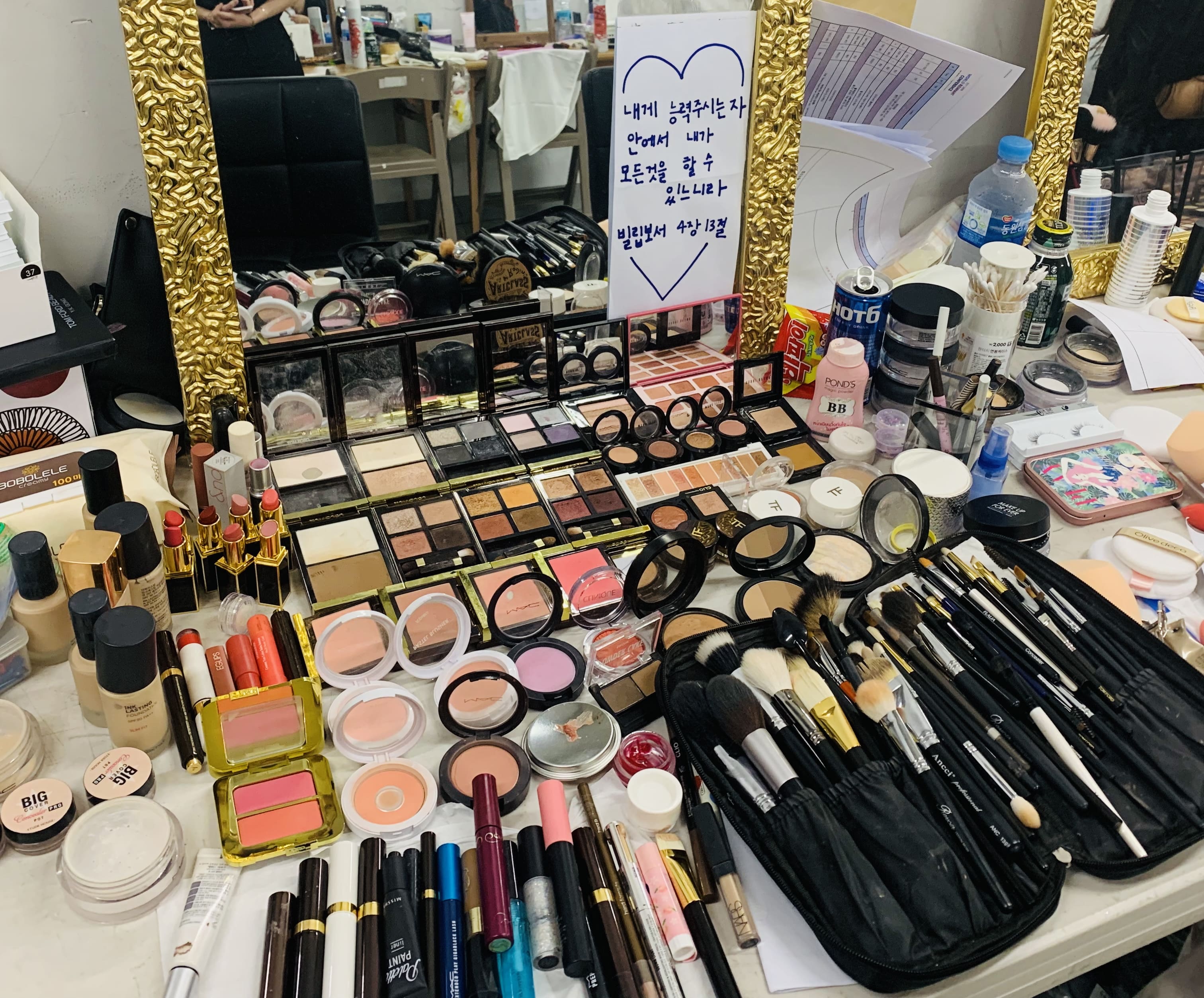 💄 About Me
Hello! I’m Gong yeon kyung, a beauty creator dedicated to bringing skincare and makeup tutorials to life for audiences in their 20s and 30s. My content combines honesty, relatability, and attention to detail—focused on skin-friendly routines, wearable looks, and authentic transformations.